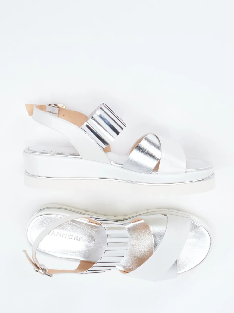 Mannori – Plateau-Sandalen aus Metallicleder Offwhite