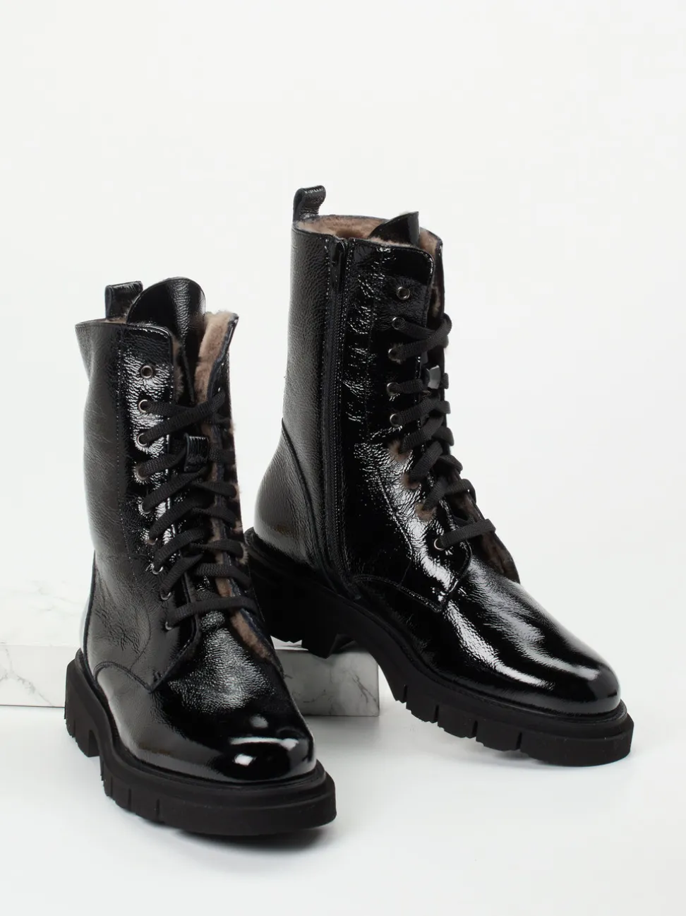Mannori – Schnürboots aus Lackleder schwarz