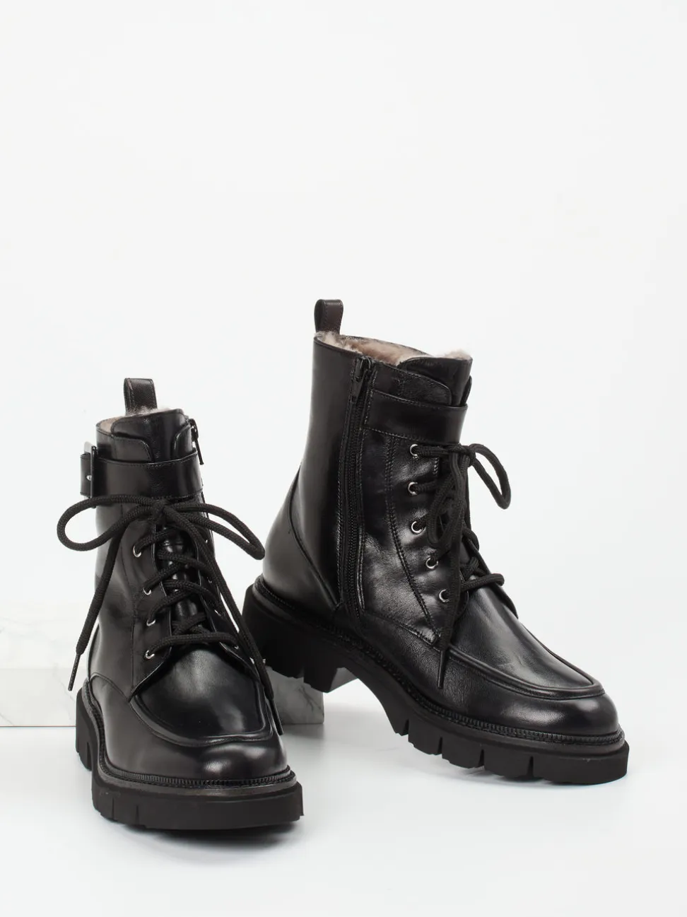 Mannori – Schnürboots aus Lammleder Schwarz