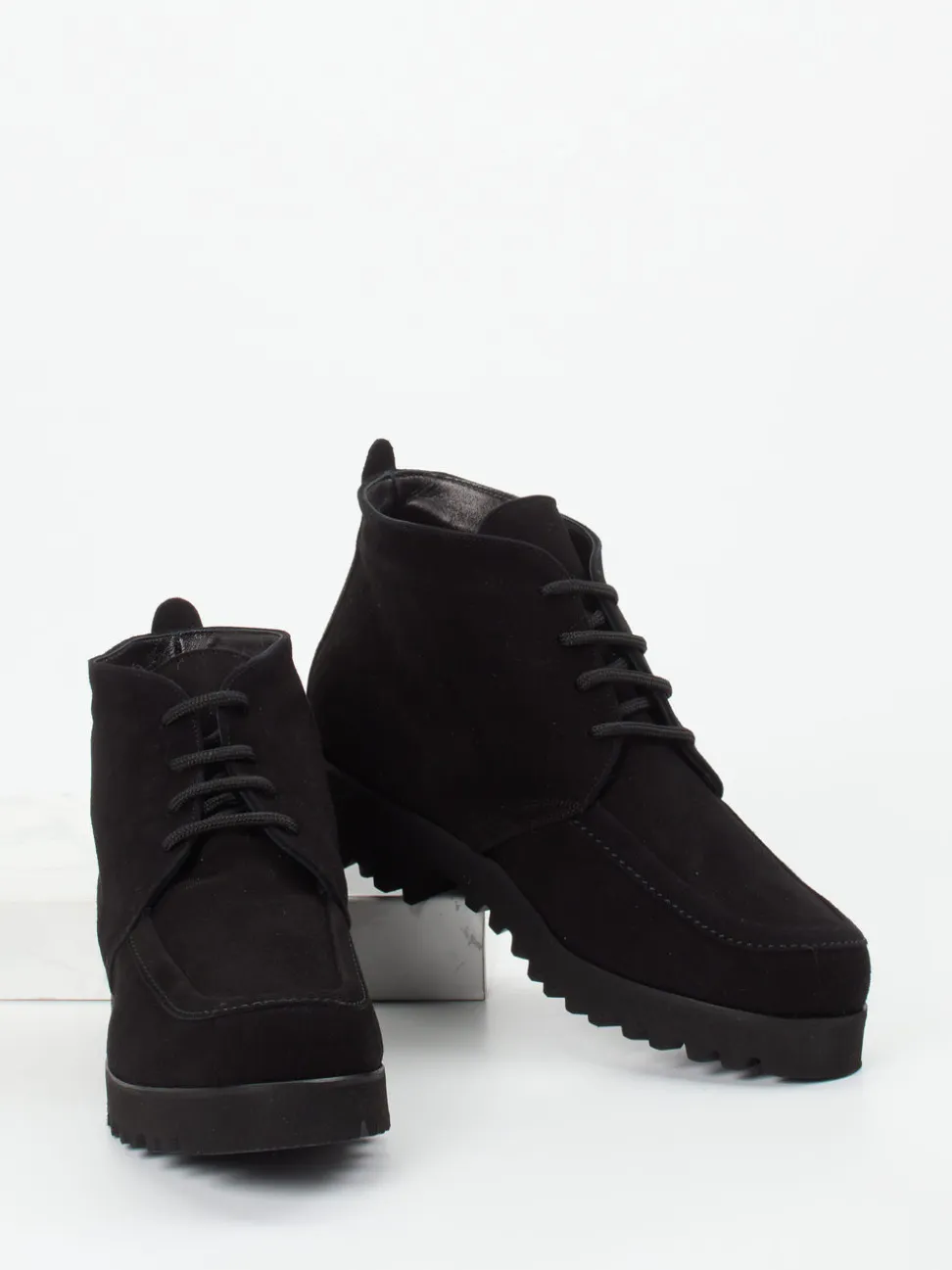 Mannori – Schnürboots aus Veloursleder schwarz