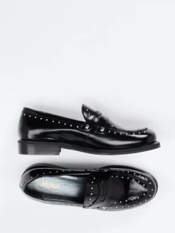Maripé – Loafer aus Hochglanzleder schwarz mit Nieten