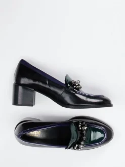Maripé – Loafer aus Lackleder mit Steinbesatz