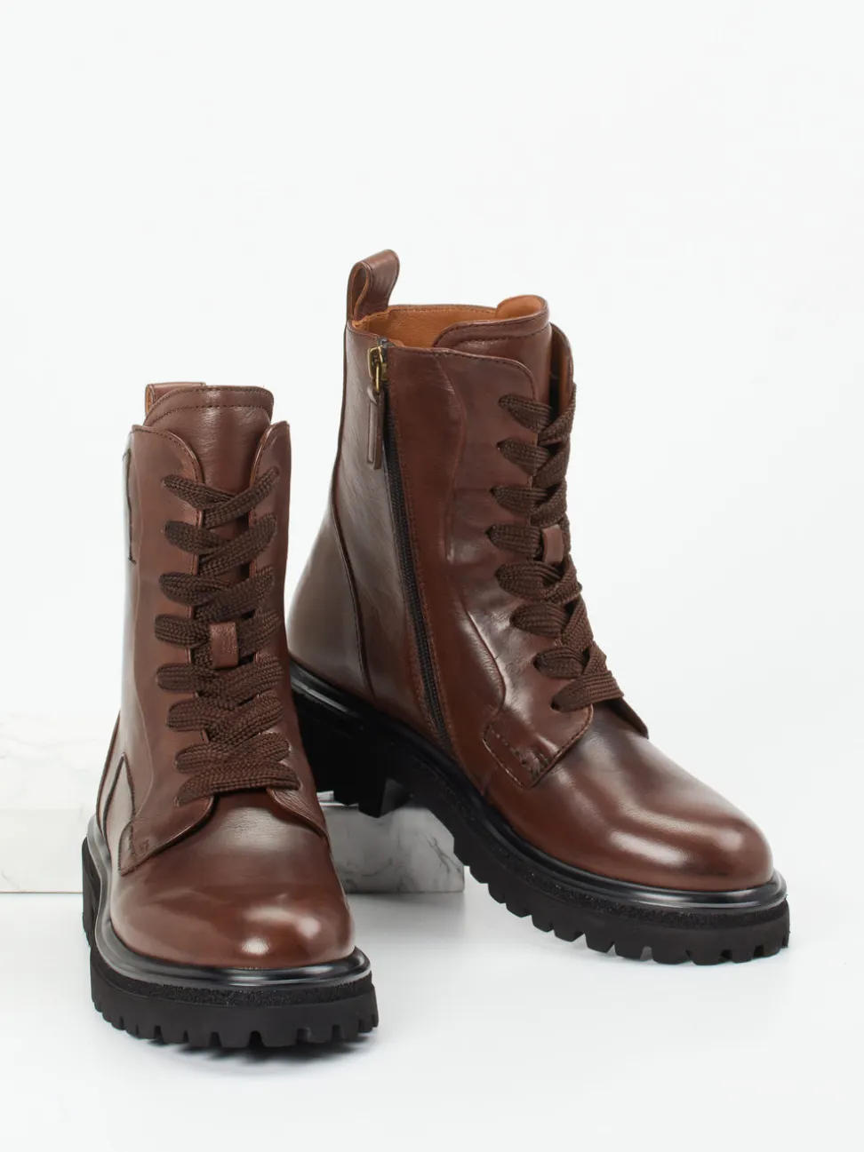 Maripé – Schnürboots aus Kalbleder in Braun