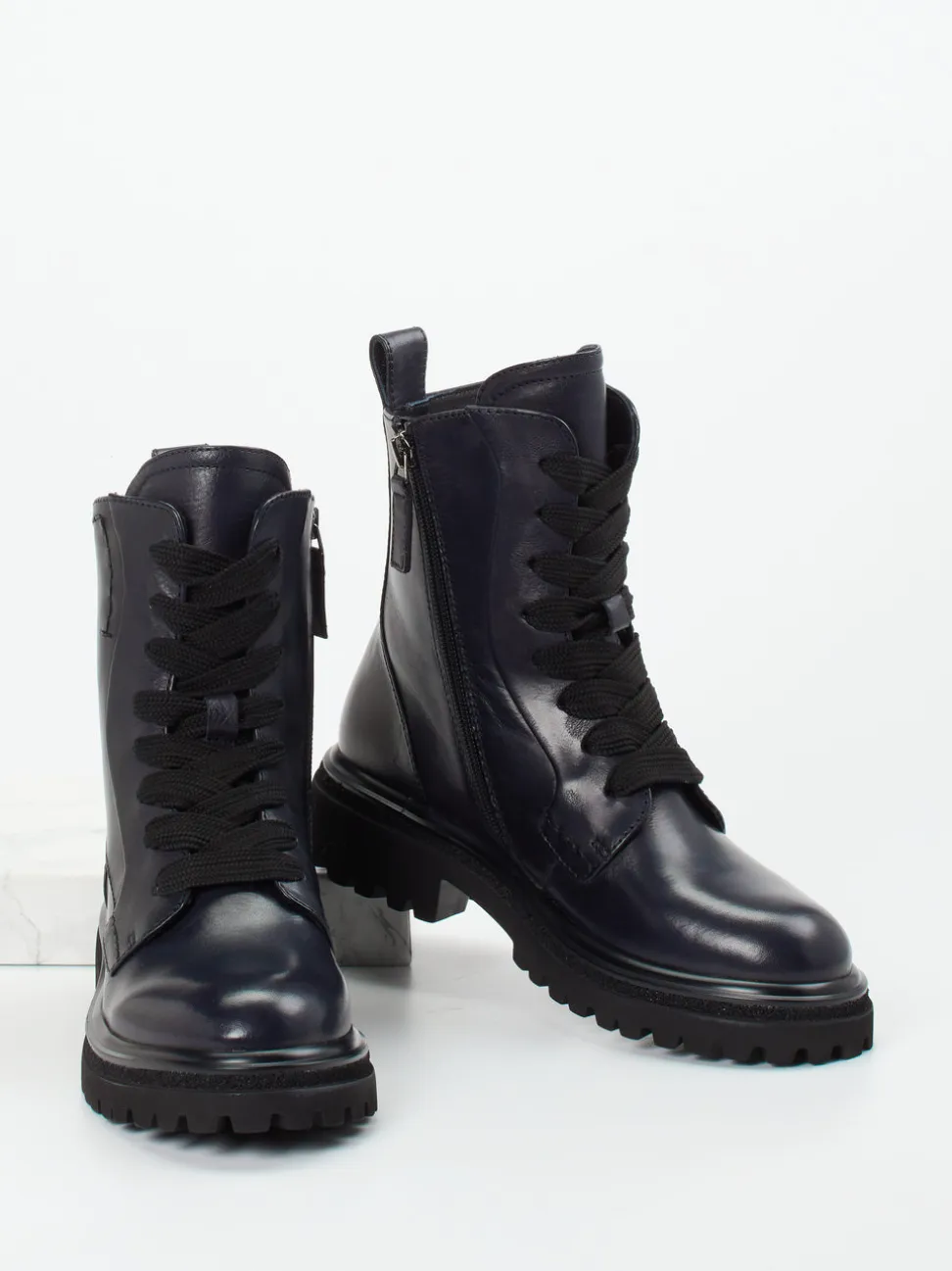 Maripé – Schnürboots aus Kalbleder in Dunkelblau