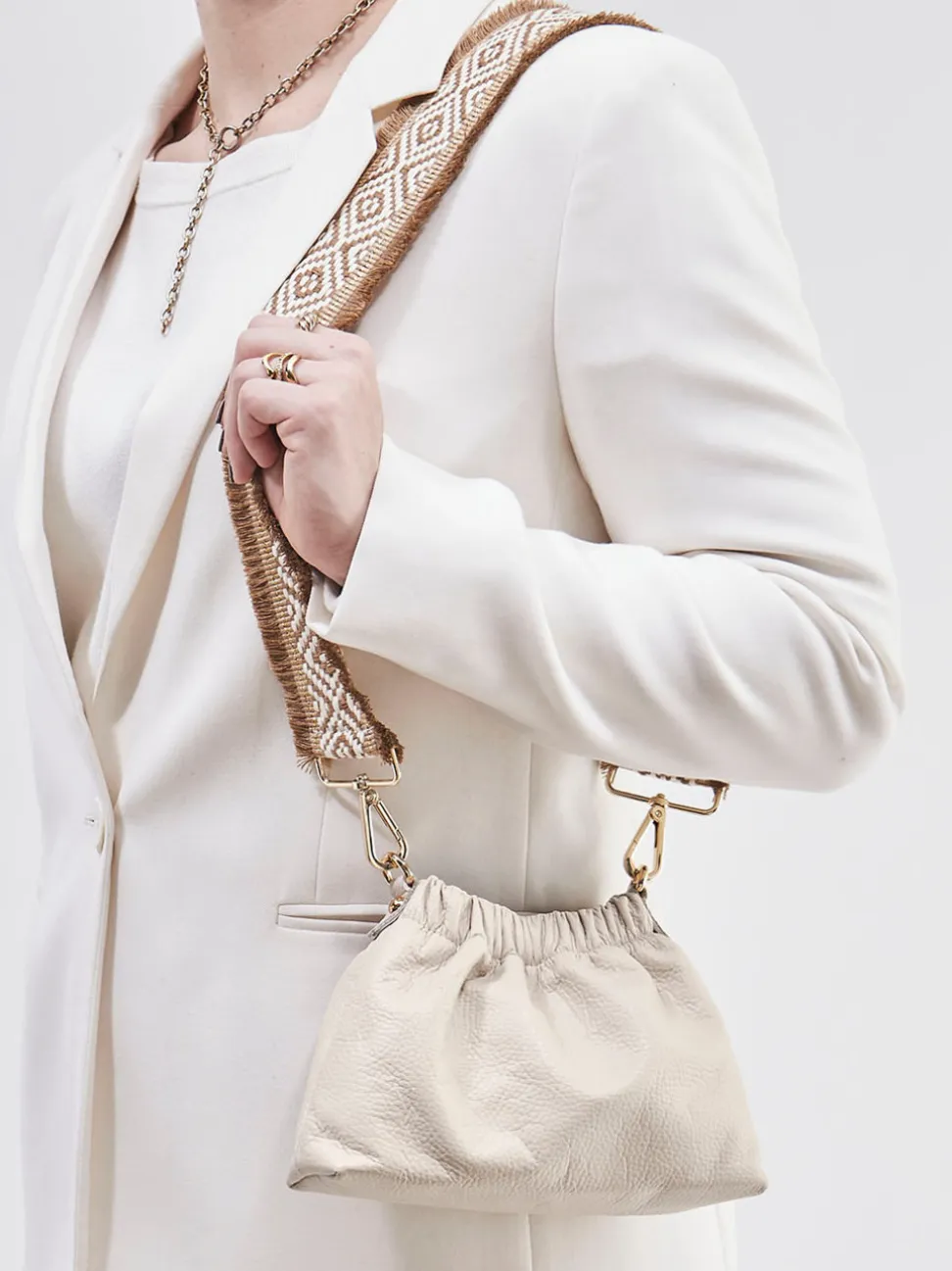 Marlon Firenze – Crossbody Bag aus Kalbleder Beige