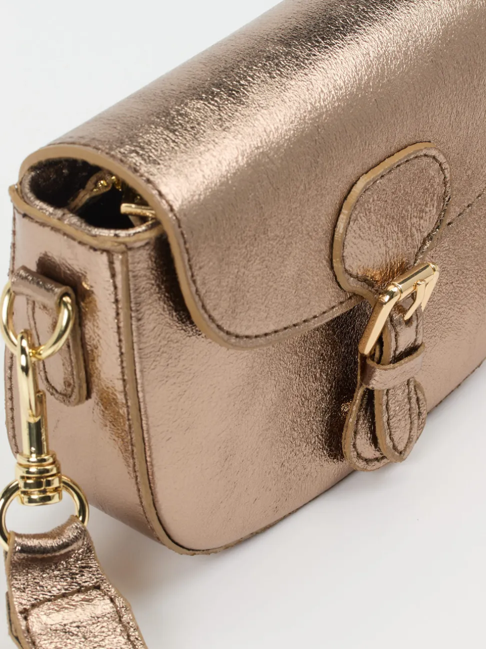 Marlon Firenze – Schultertasche aus Metallicleder bronzegold