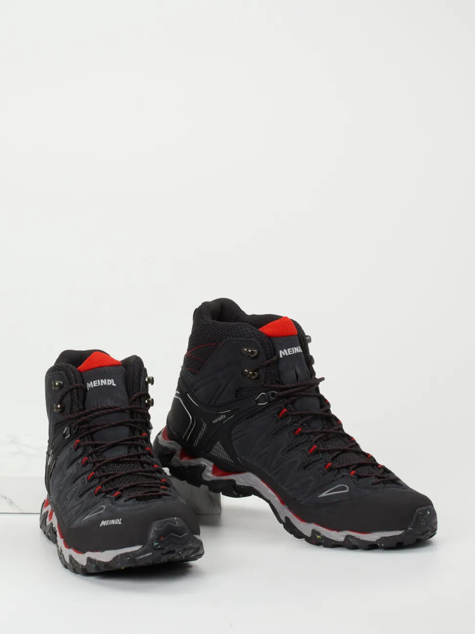 Meindl – Wanderstiefel aus Veloursleder und Mesh schwarz