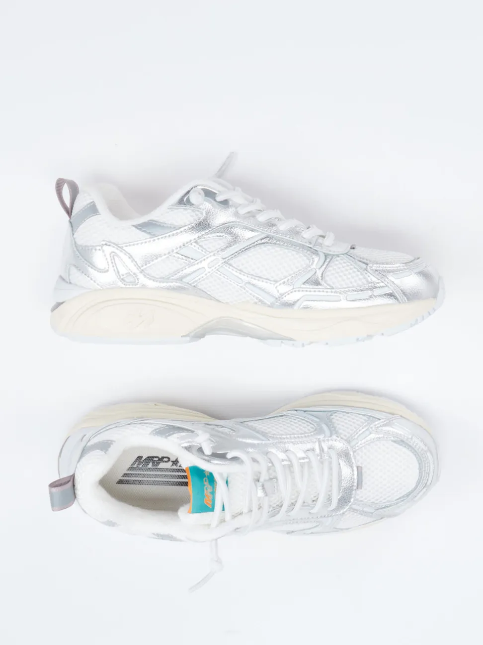 MRP – Chunky Sneaker aus Metallicleder silber