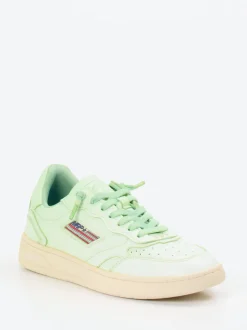 MRP – Sneaker aus Kalbleder in Pastellgrün