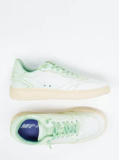 MRP – Sneaker aus Kalbleder in Pastellgrün