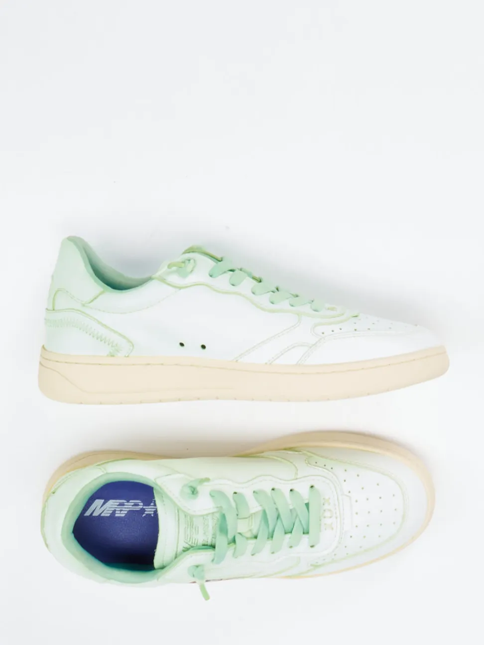 MRP – Sneaker aus Kalbleder in Pastellgrün