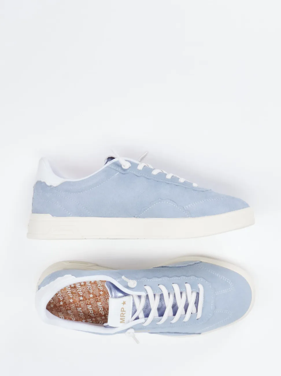 MRP – Sneaker aus Veloursleder hellblau