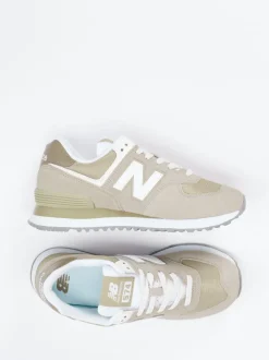 New Balance – Retro-Sneaker aus Veloursleder beige