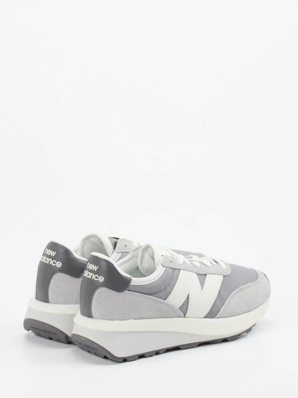 New Balance – Retro-Sneaker aus Textil in Grau