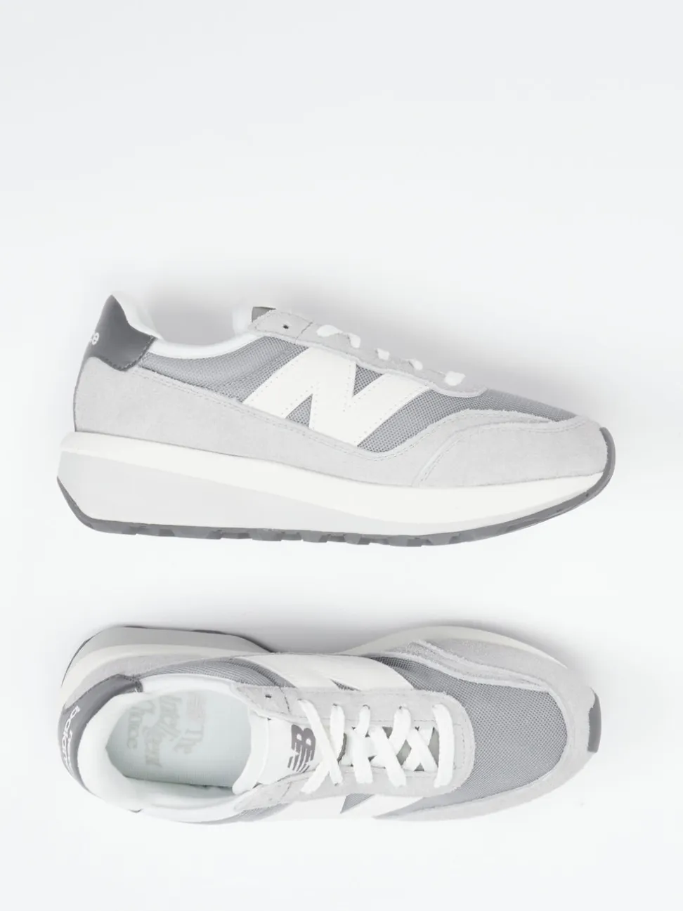 New Balance – Retro-Sneaker aus Textil in Grau