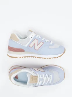 New Balance – Retro-Sneaker aus Veloursleder hellblau