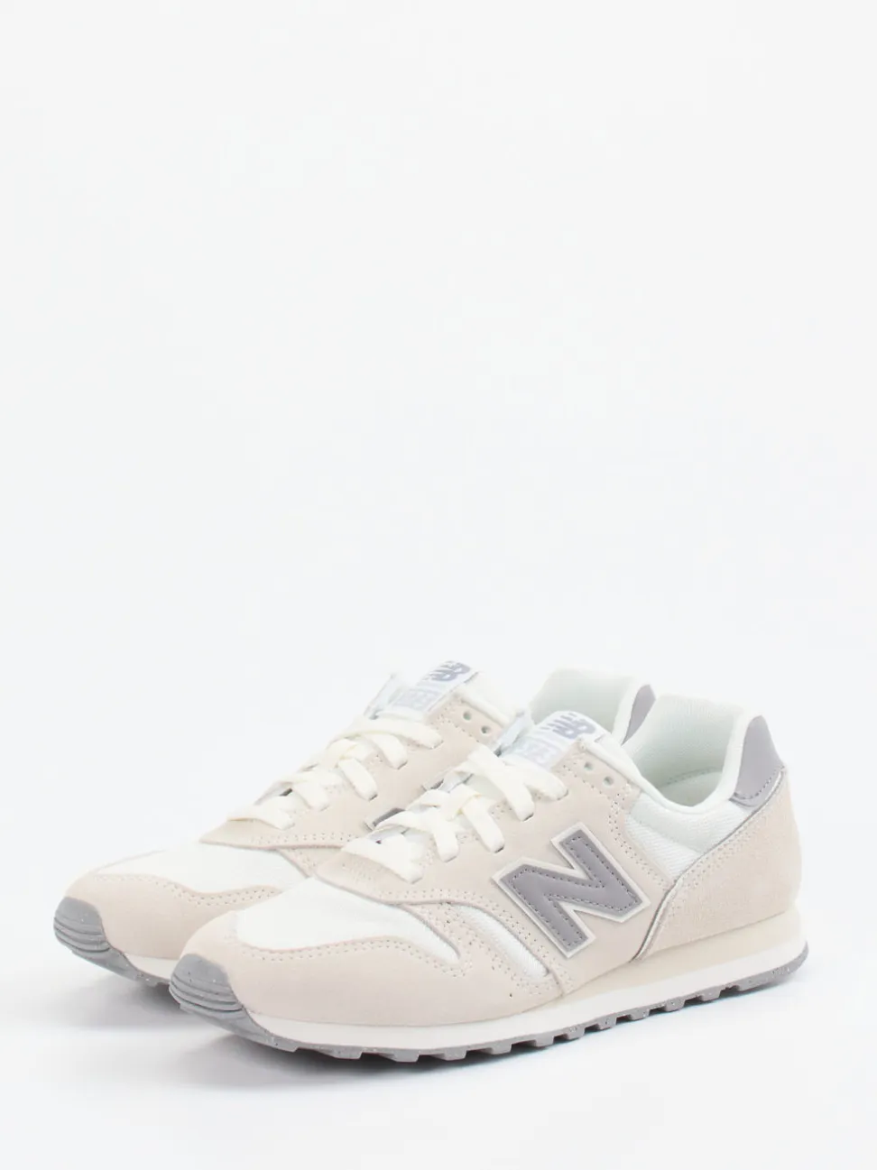 New Balance – Retro-Sneaker aus Veloursleder Beige