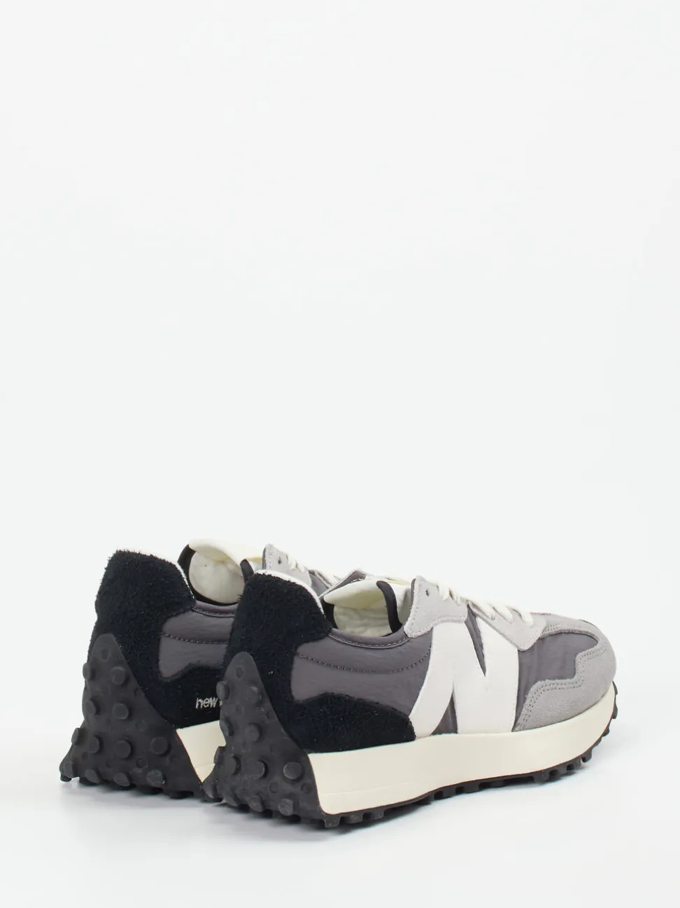 New Balance – Sneaker aus Veloursleder und Nylon grau