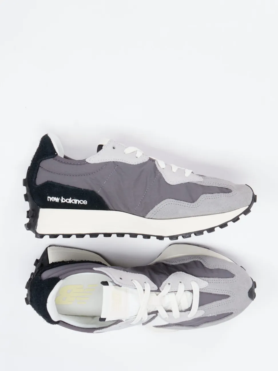 New Balance – Sneaker aus Veloursleder und Nylon grau