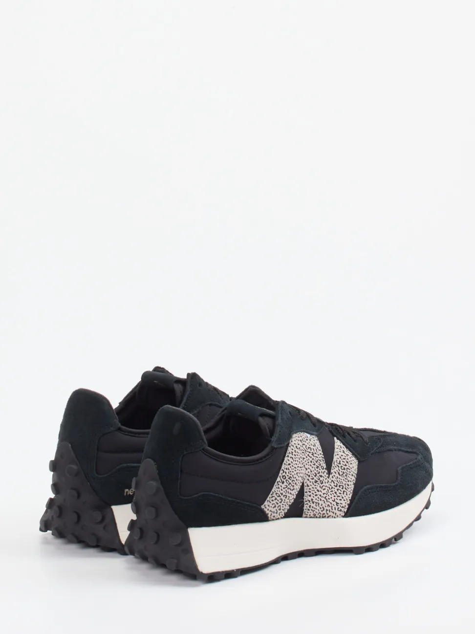 New Balance – Sneaker aus Veloursleder schwarz