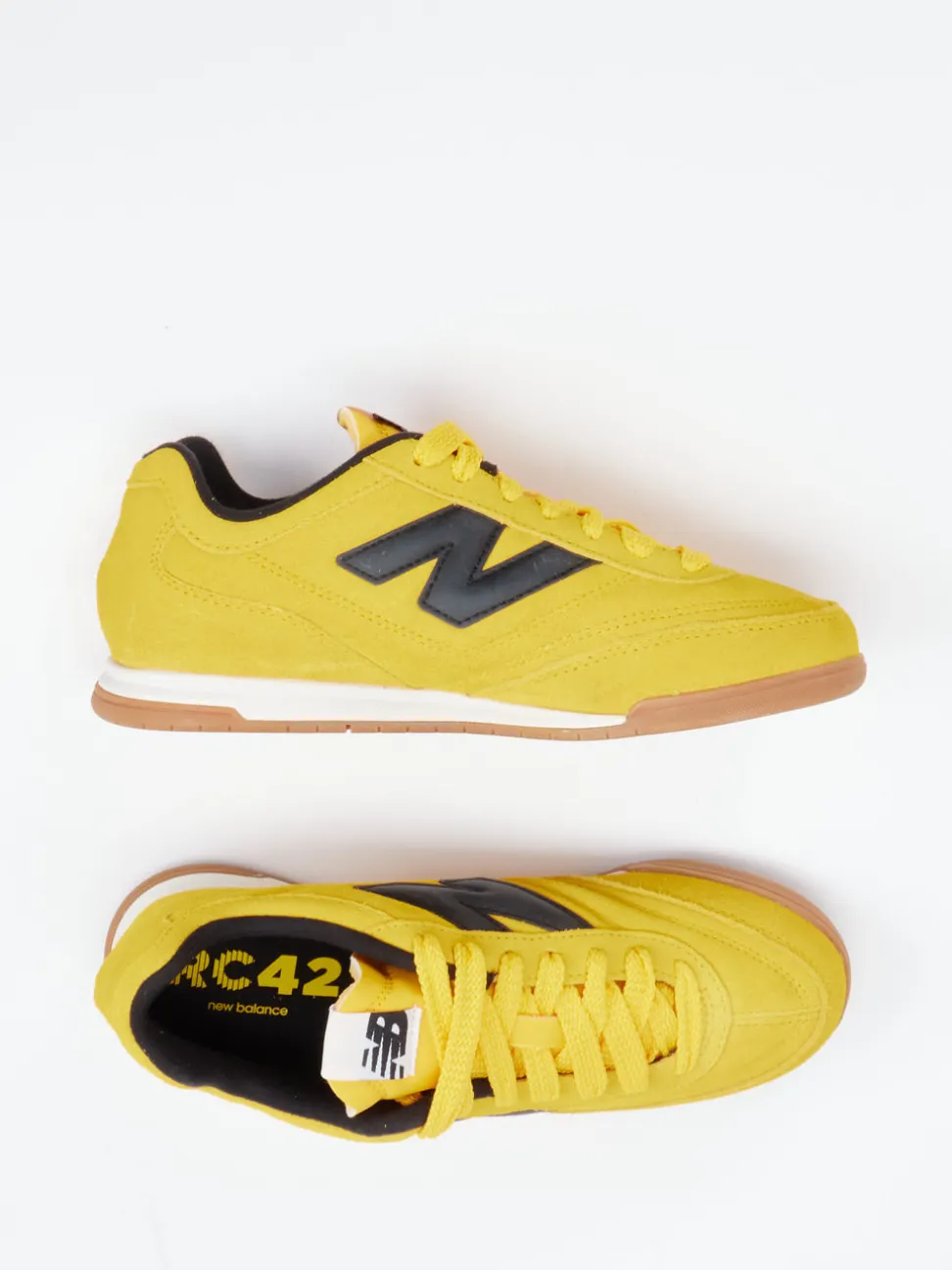 New Balance – Sneaker aus Veloursleder Senfgelb