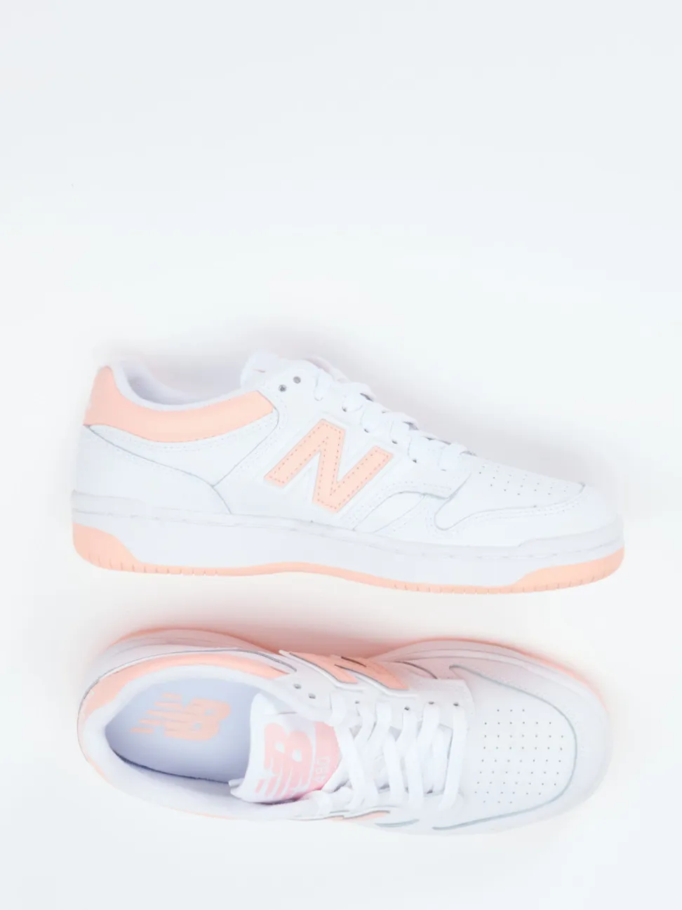 New Balance – Sneaker aus Leder in Weiß Pfirsichrosa