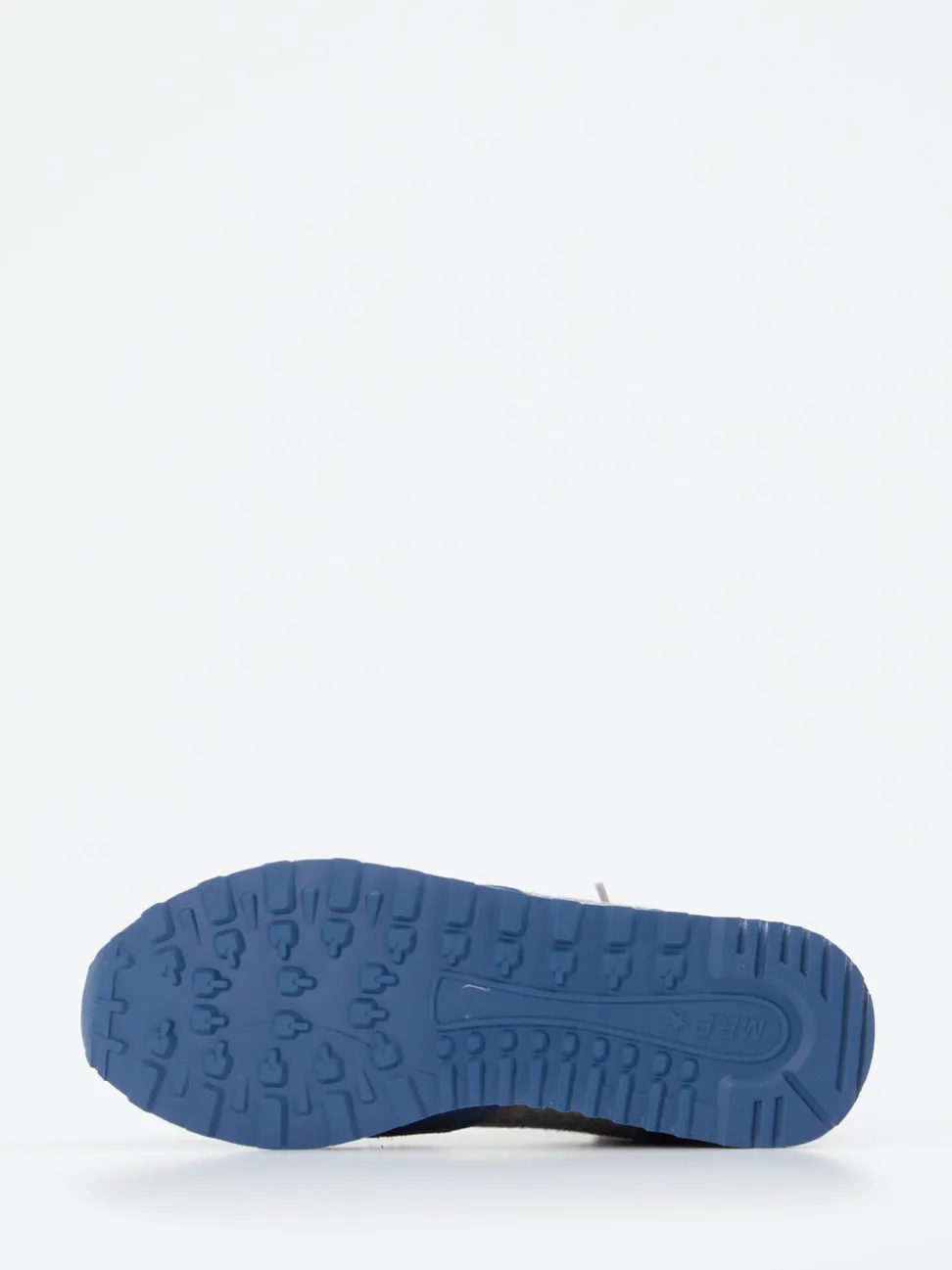 New Balance – Sneaker aus Velour/Textil in Grau