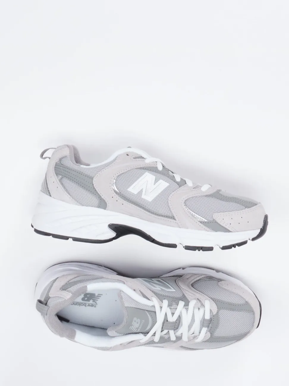 New Balance – Sneaker aus Mesh und Veloursleder grau