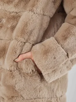 NotyZ – Kunstfellmantel aus Textil in Beigebraun