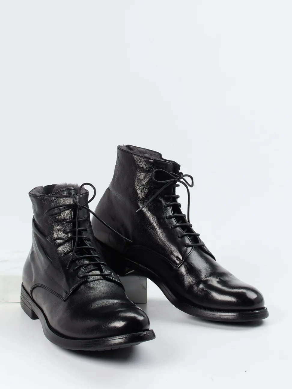 Officine Creative – Schnürboots aus Büffelleder schwarz