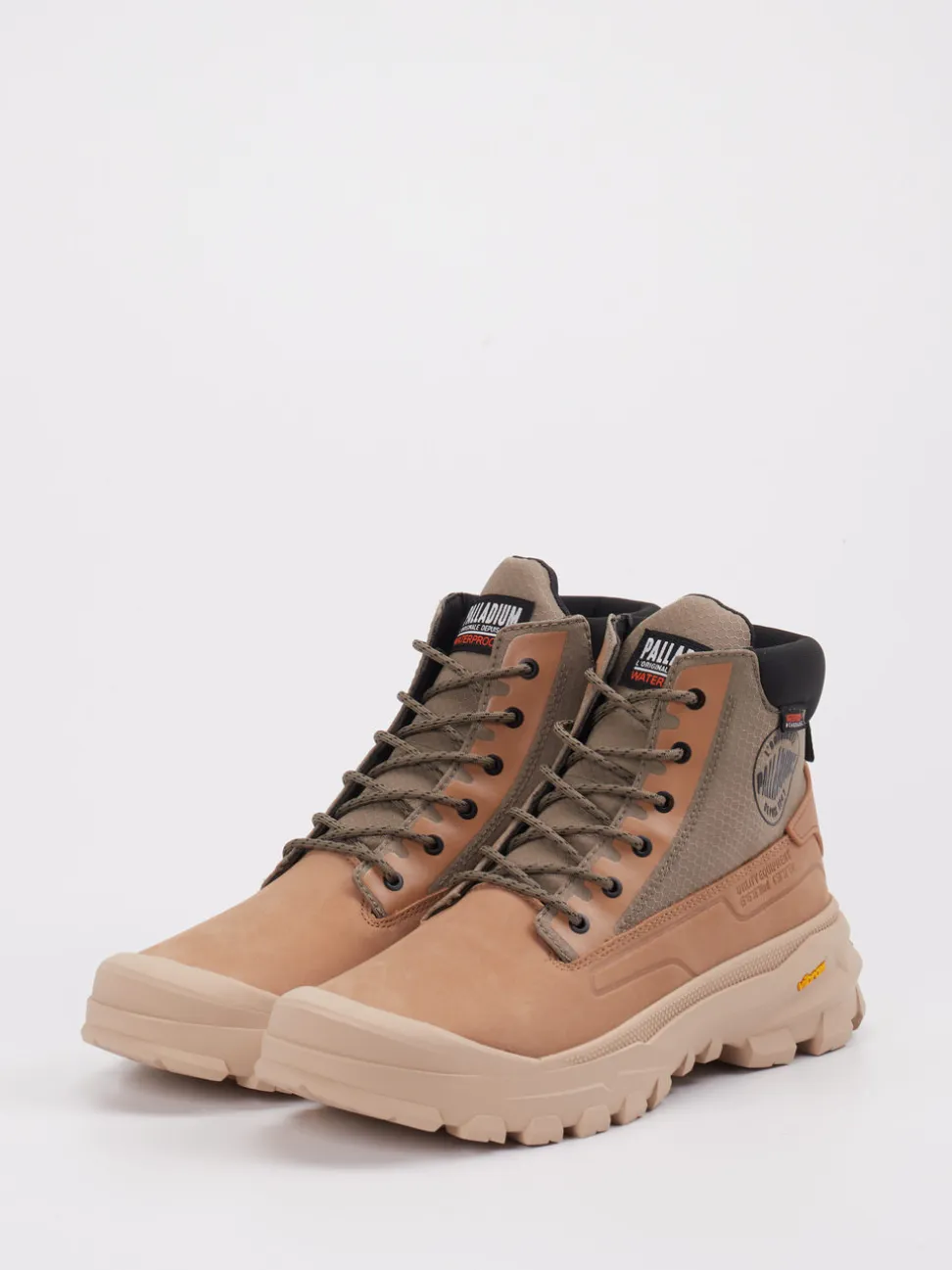 Palladium – Outdoor Boots aus Nubukleder Sandbraun