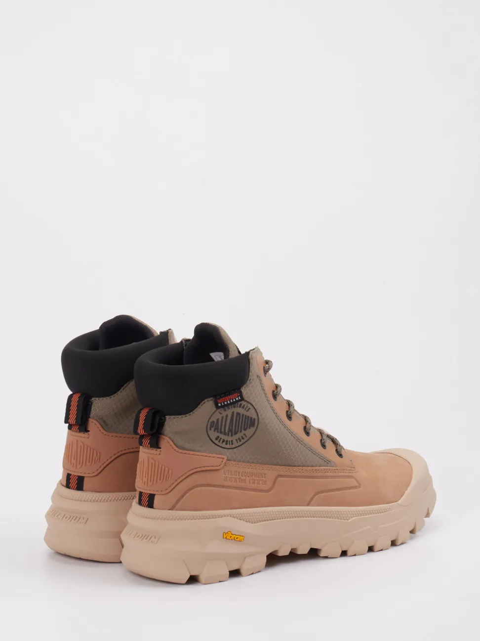 Palladium – Outdoor Boots aus Nubukleder Sandbraun