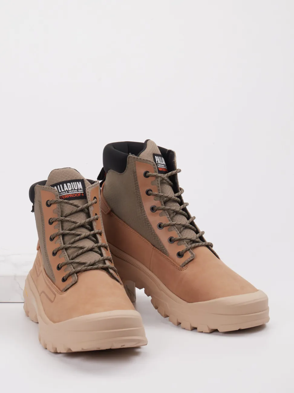 Palladium – Outdoor Boots aus Nubukleder Sandbraun