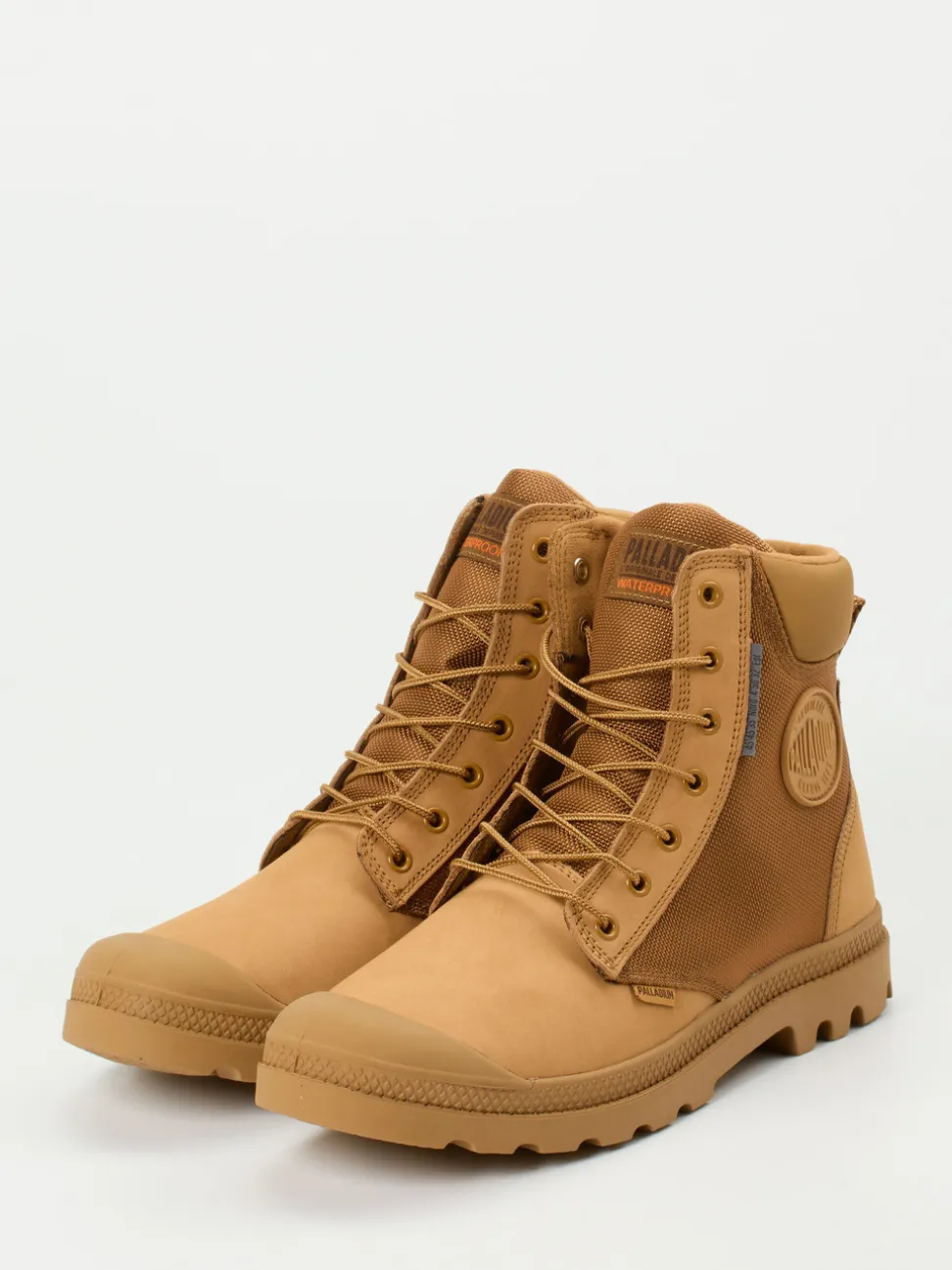 Palladium – Schnürboots aus Nubukleder in Camel