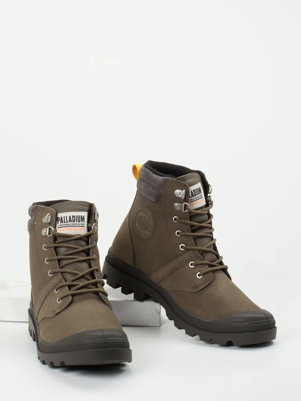 Palladium – Schnürboots aus Nubukleder olivbraun