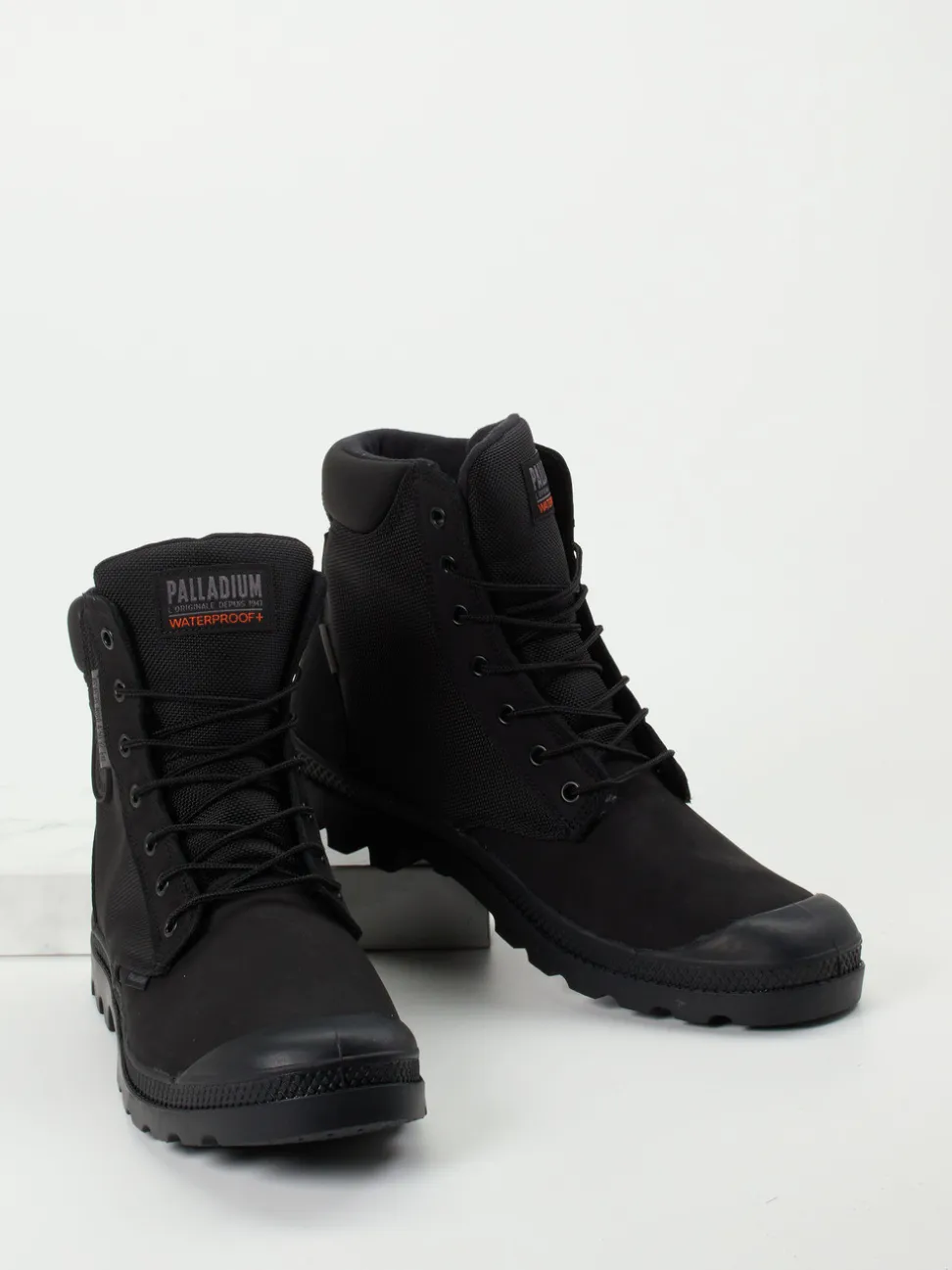 Palladium – Schnürboots aus Nubukleder schwarz
