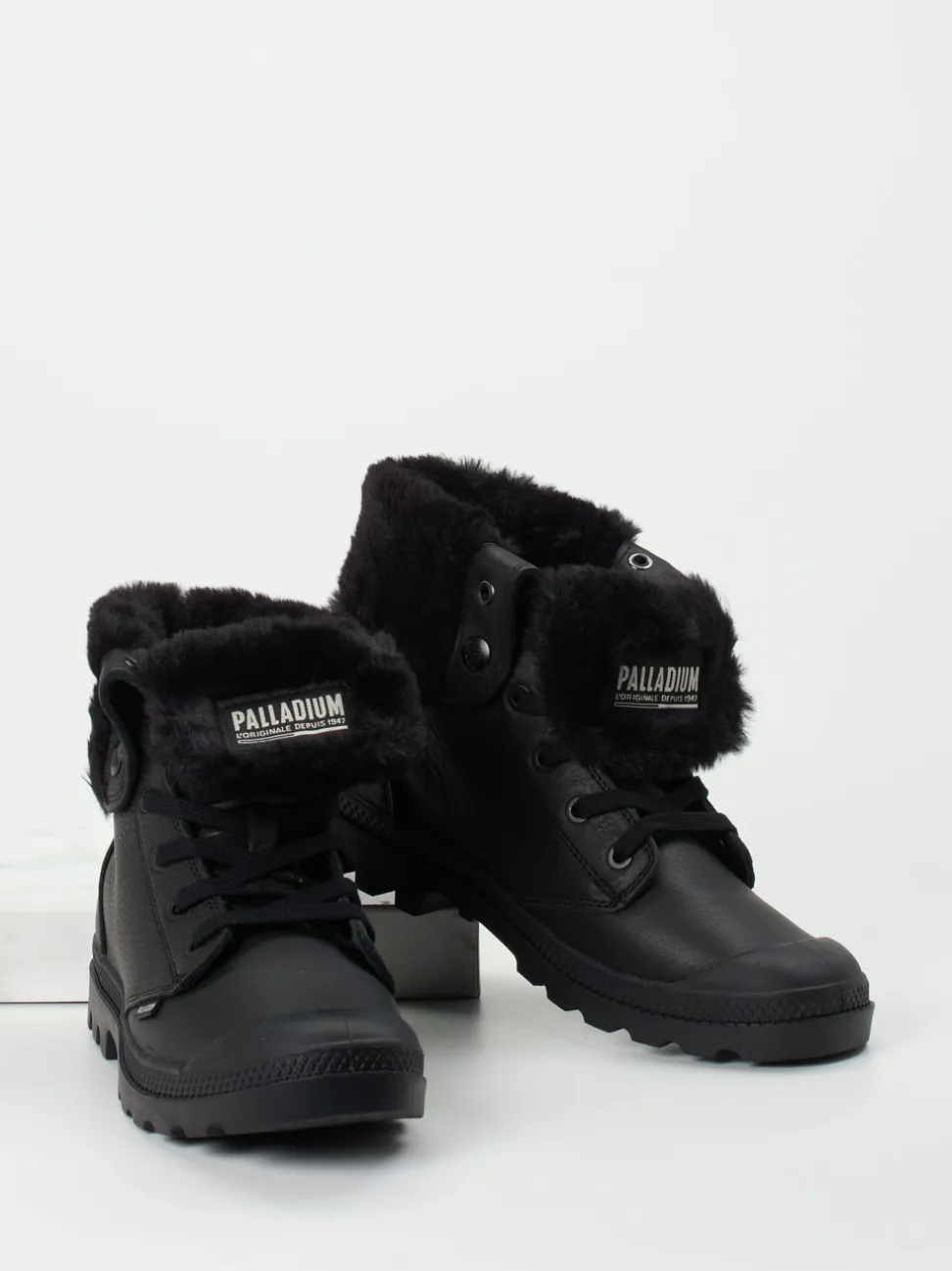 Palladium – Schnürboots aus Nubukleder schwarz