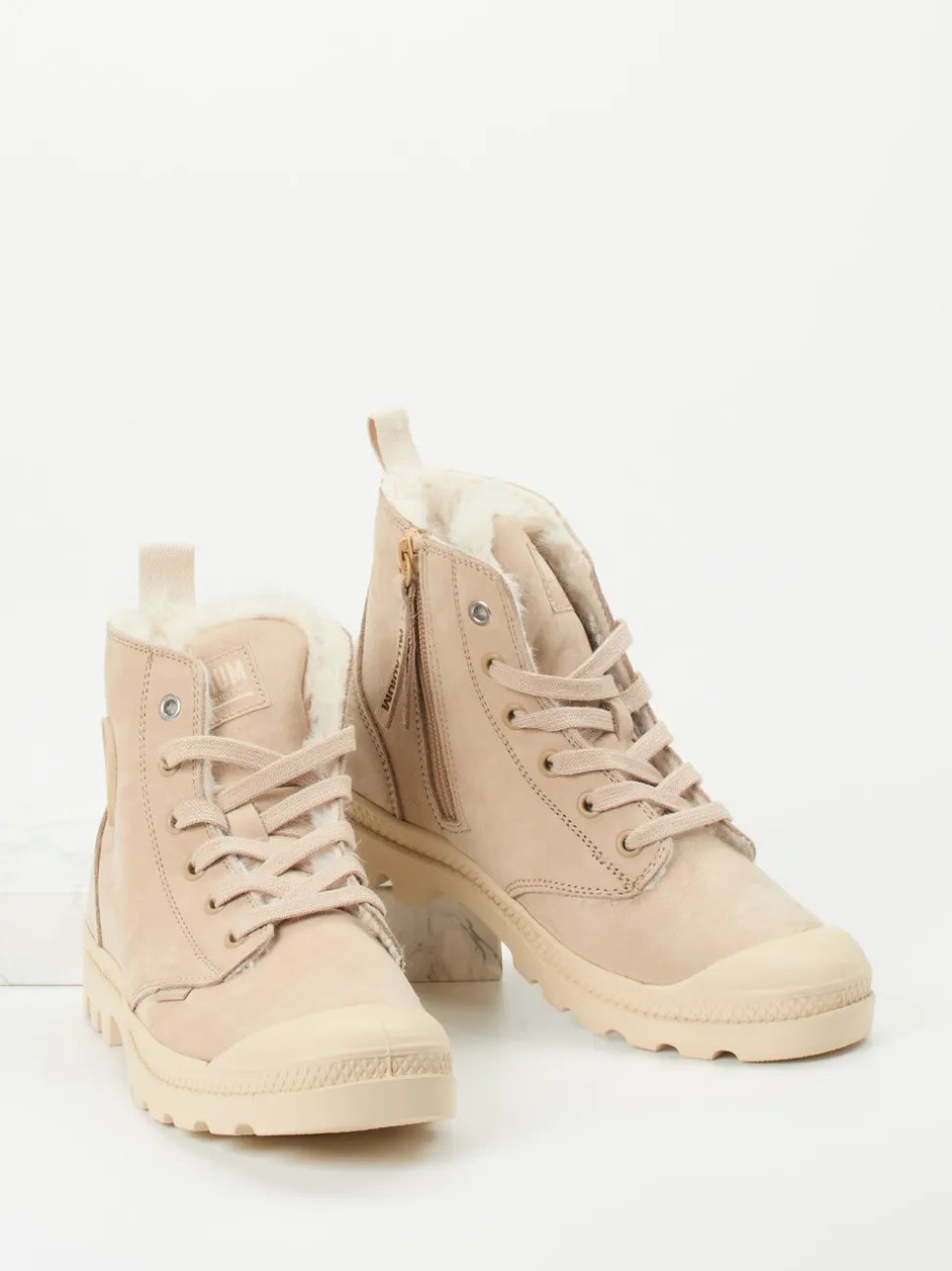 Palladium – Stiefeletten aus Nubukleder beige