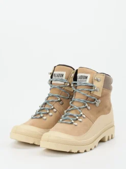 Palladium – Wanderboots aus Nubukleder in Beige