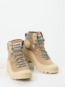 Palladium – Wanderboots aus Nubukleder in Beige