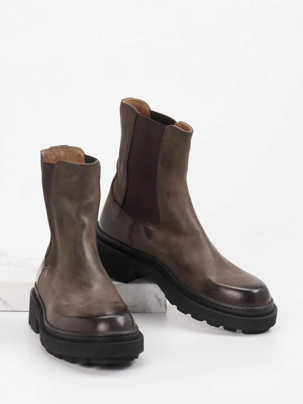 Pantanetti – Chelsea Boots aus Leder in Schlammgrau