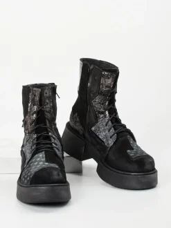 Papucei – Schnürstiefelette aus Veloursleder Schwarz