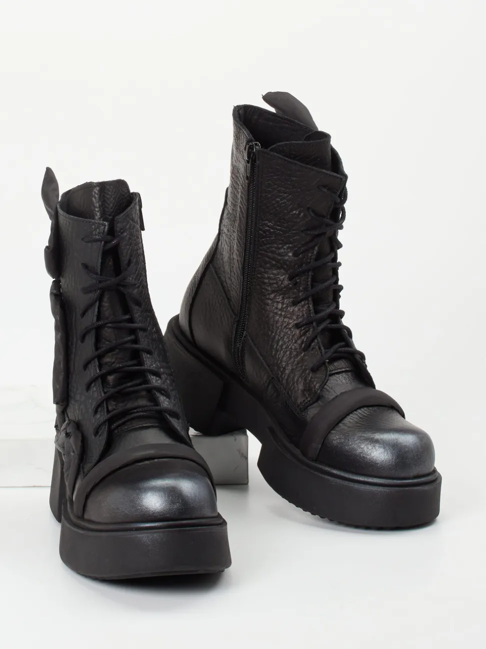 Papucei – Schnürstiefelette aus Kalbleder Schwarz