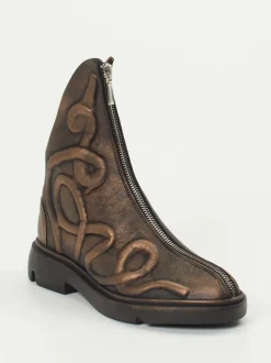 Papucei – Stiefeletten aus Metallic-Kalbleder bronzebraun