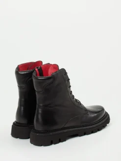 Pas de Rouge – Schnürboots aus Lammleder Schwarz