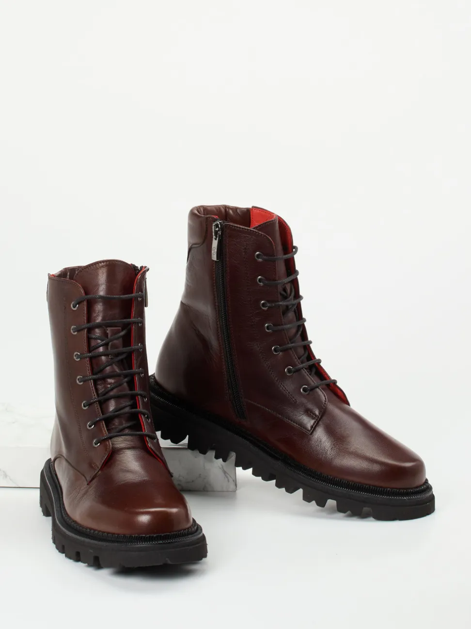 Pas de Rouge – Schnürboots aus Lammleder Dunkelbraun