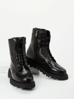 Pas de Rouge – Schnürboots aus Lammleder Schwarz