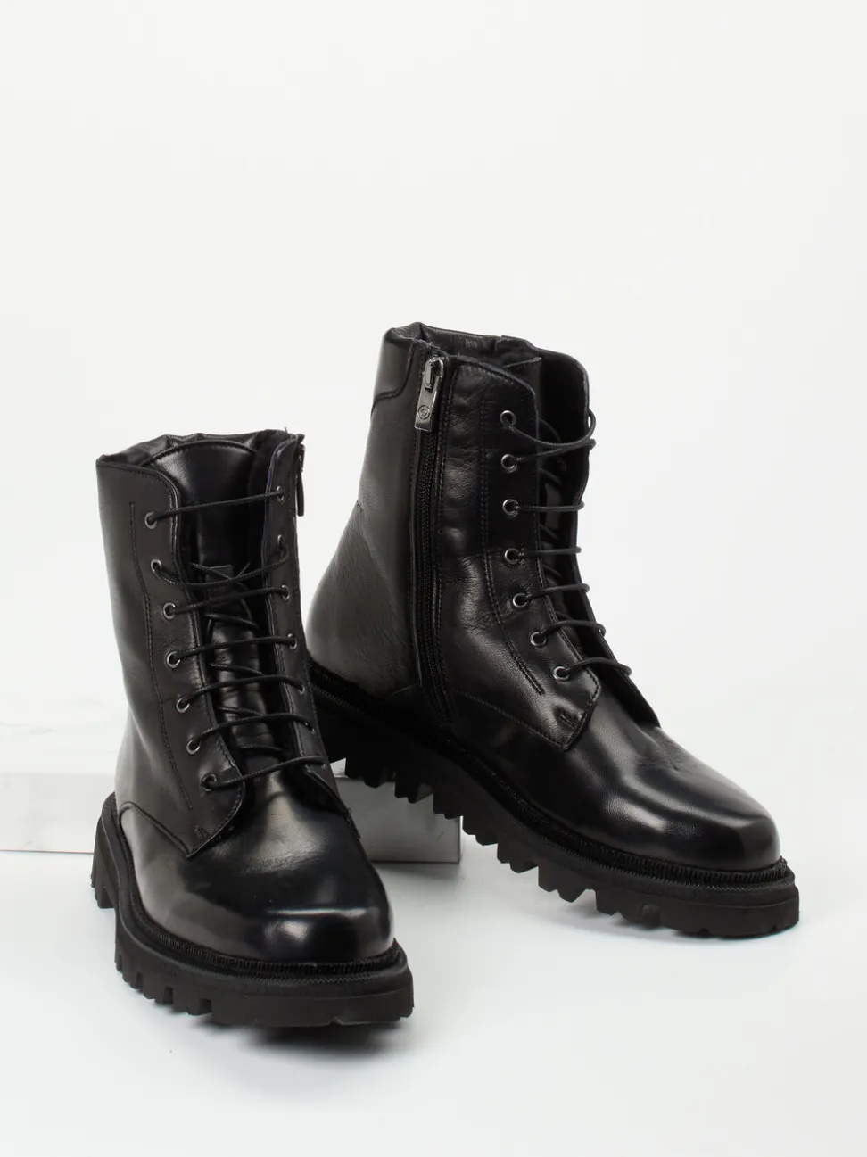 Pas de Rouge – Schnürboots aus Lammleder Schwarz