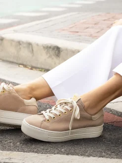 Paul Green – Plateau-Sneaker aus Nubukleder in Beige