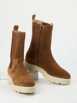 Piedi Nudi – Chelsea Boots aus Veloursleder cognacbraun